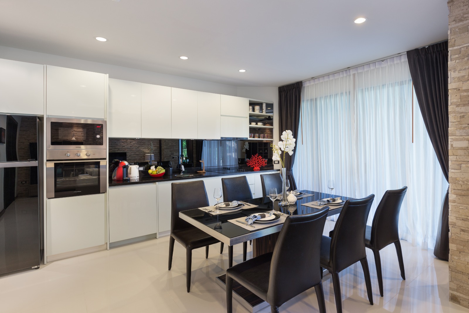 Удобные апартаменты с 3 спальнями и с видом на бассейн в проекте Пандора, на пляже Равай