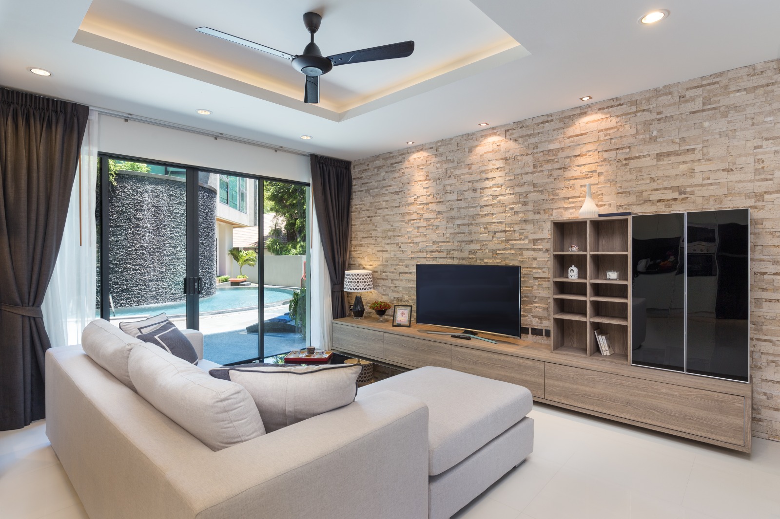 Удобные апартаменты с 3 спальнями и с видом на бассейн в проекте Пандора, на пляже Равай