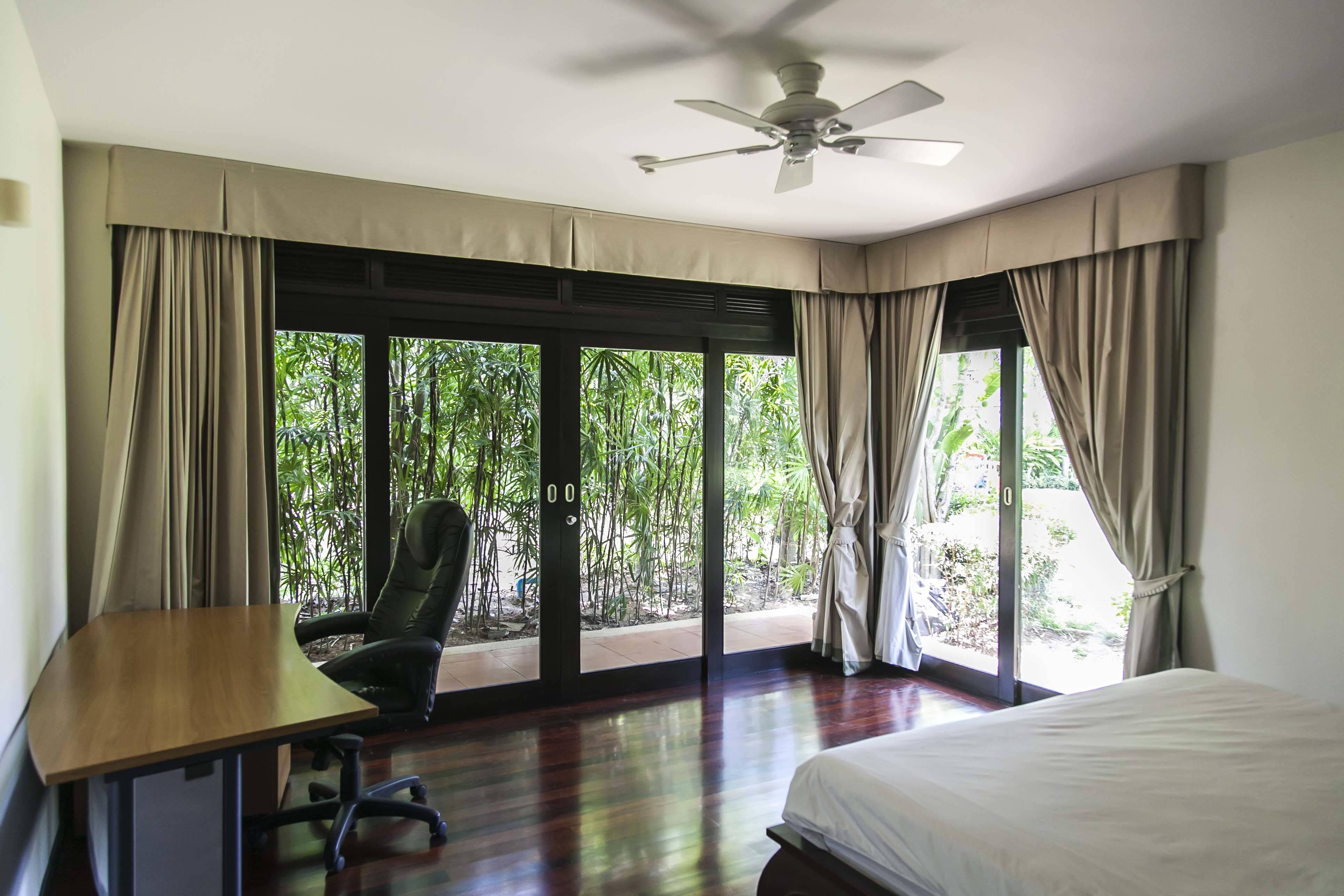 Шикарные апартаменты с 3 спальнями и с видом на сад, не далеко от моря в проекте Чом Таван, на пляже Бангтао/Лагуна (+ Видео обзор)