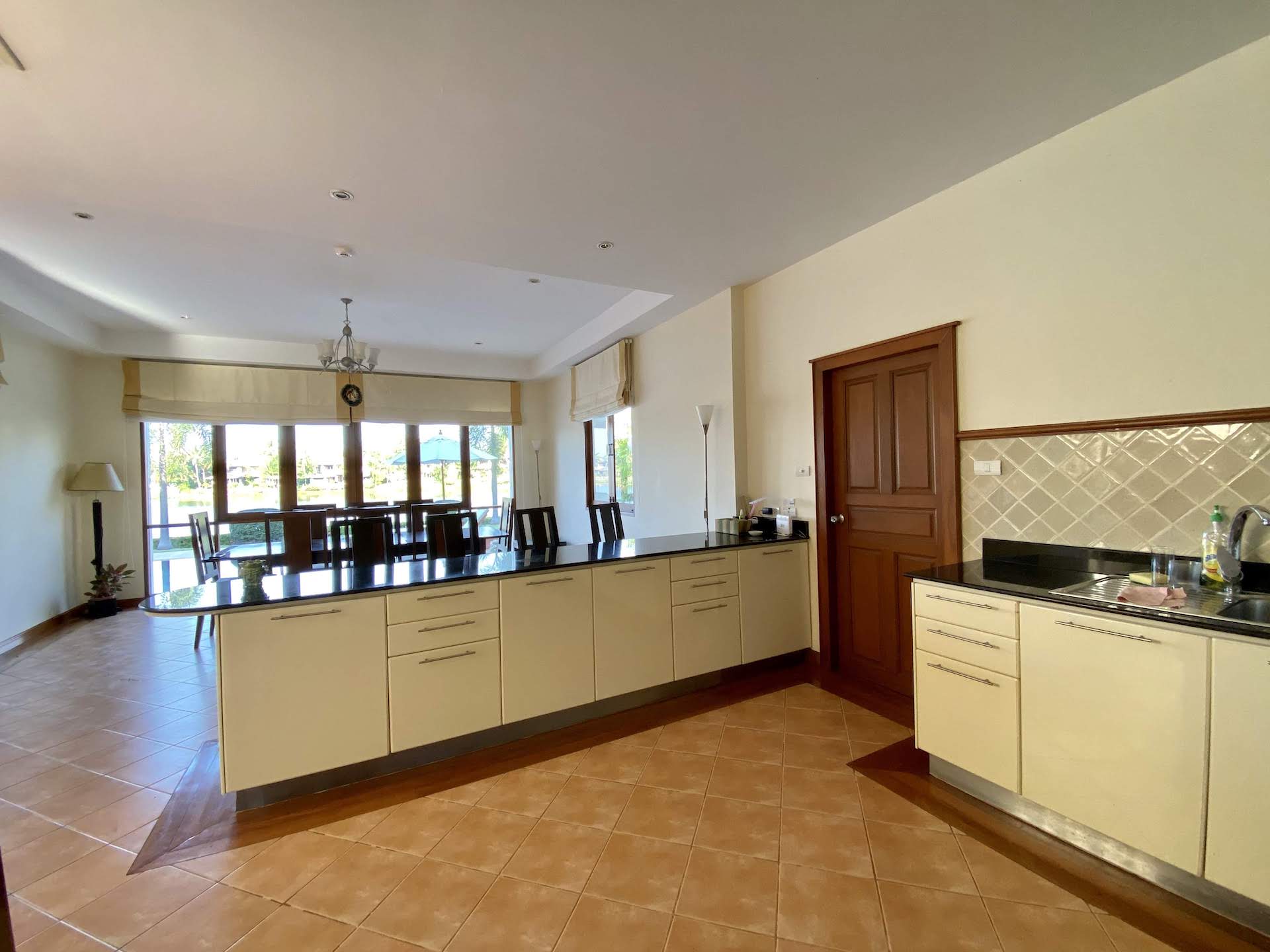 Роскошная вилла с 5 спальнями и с видом на бассейн в проекте Лагуна Вотерс, на пляже Бангтао/Лагуна