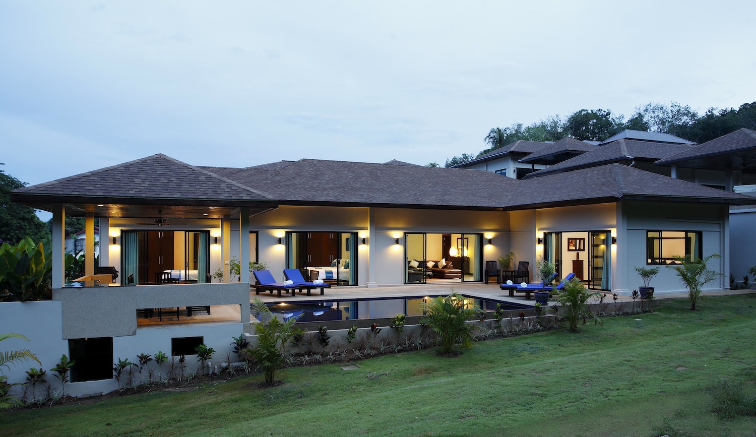 Шикарная вилла с 4 спальнями и с видом на бассейн в проекте Зе Виллас, на пляже Найхарн