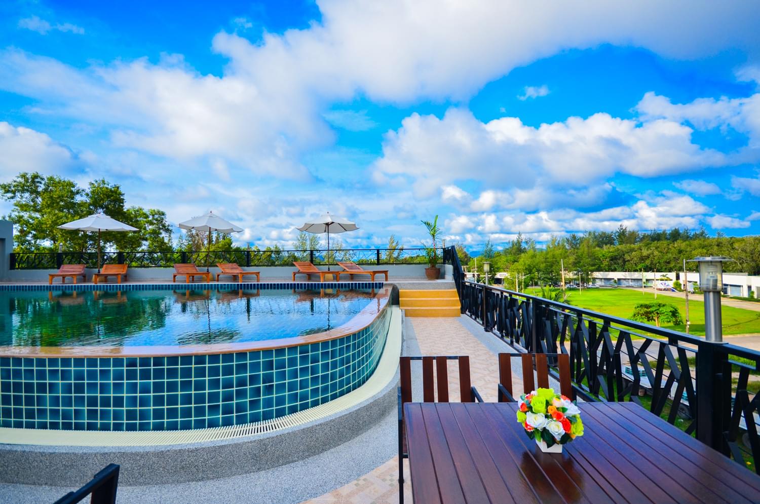 Потрясающие апартаменты с 1 спальней и с видом на сад в проекте Зе Найс Кондотель, на пляже Бангтао/Лагуна