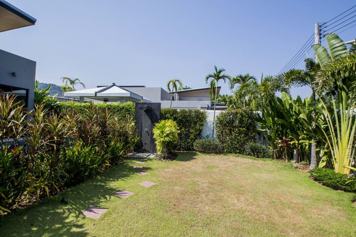 Модная вилла с 3 спальнями и с видом на бассейн в проекте Модерн Зен, на пляже Найхарн