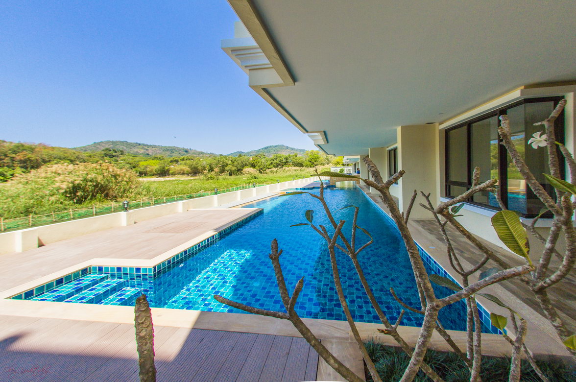 Комфортабельные апартаменты с 2 спальнями и с видом на бассейн в проекте Лаго, на пляже Найхарн