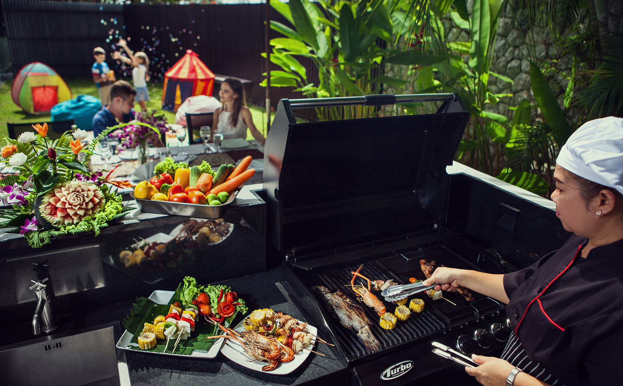 Прекрасная вилла с 4 спальнями и с видом на море в проекте Сурин Хайтс, на пляже Сурин