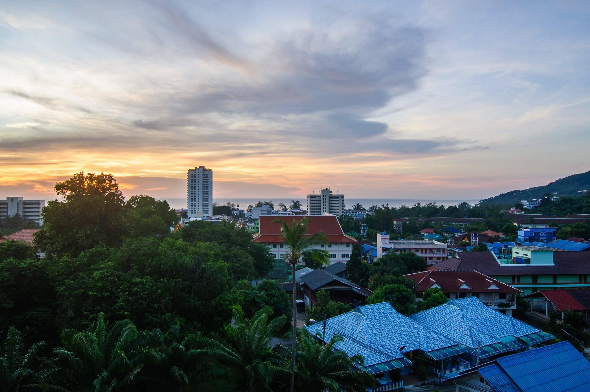Модные апартаменты с 1 спальней и с видом на бассейн в проекте Карон Чик, на пляже Карон
