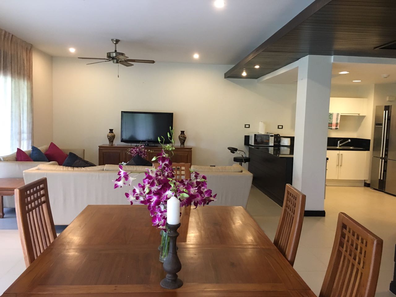 Комфортабельные апартаменты с 3 спальнями и с видом на сад, не далеко от моря в проекте Чом Таван, на пляже Бангтао/Лагуна (+ Видео обзор)