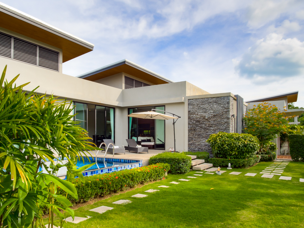 Cтильная вилла с 3 спальнями и с видом на бассейн в проекте Модерн Зен, на пляже Найхарн (+ Видео обзор)