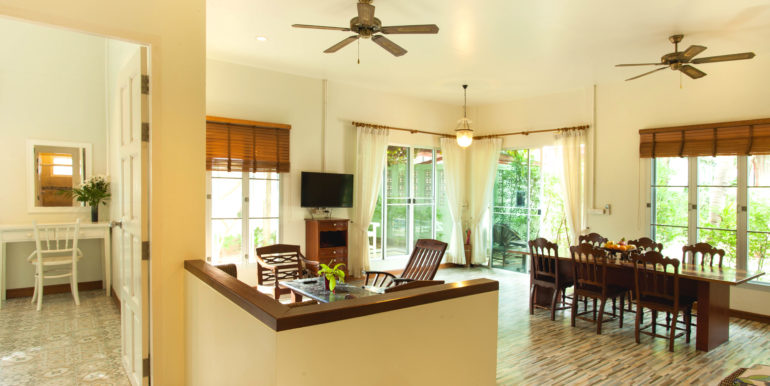 Комфортабельная вилла с 3 спальнями и с видом на бассейн в проекте Суксан, на пляже Равай