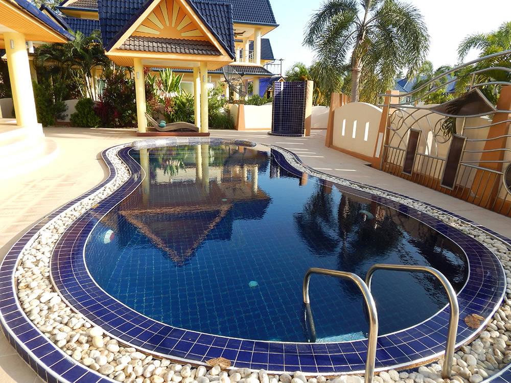 Сказочная вилла с 6 спальнями и с видом на бассейн в проекте Платинум Резиденс, на пляже Равай