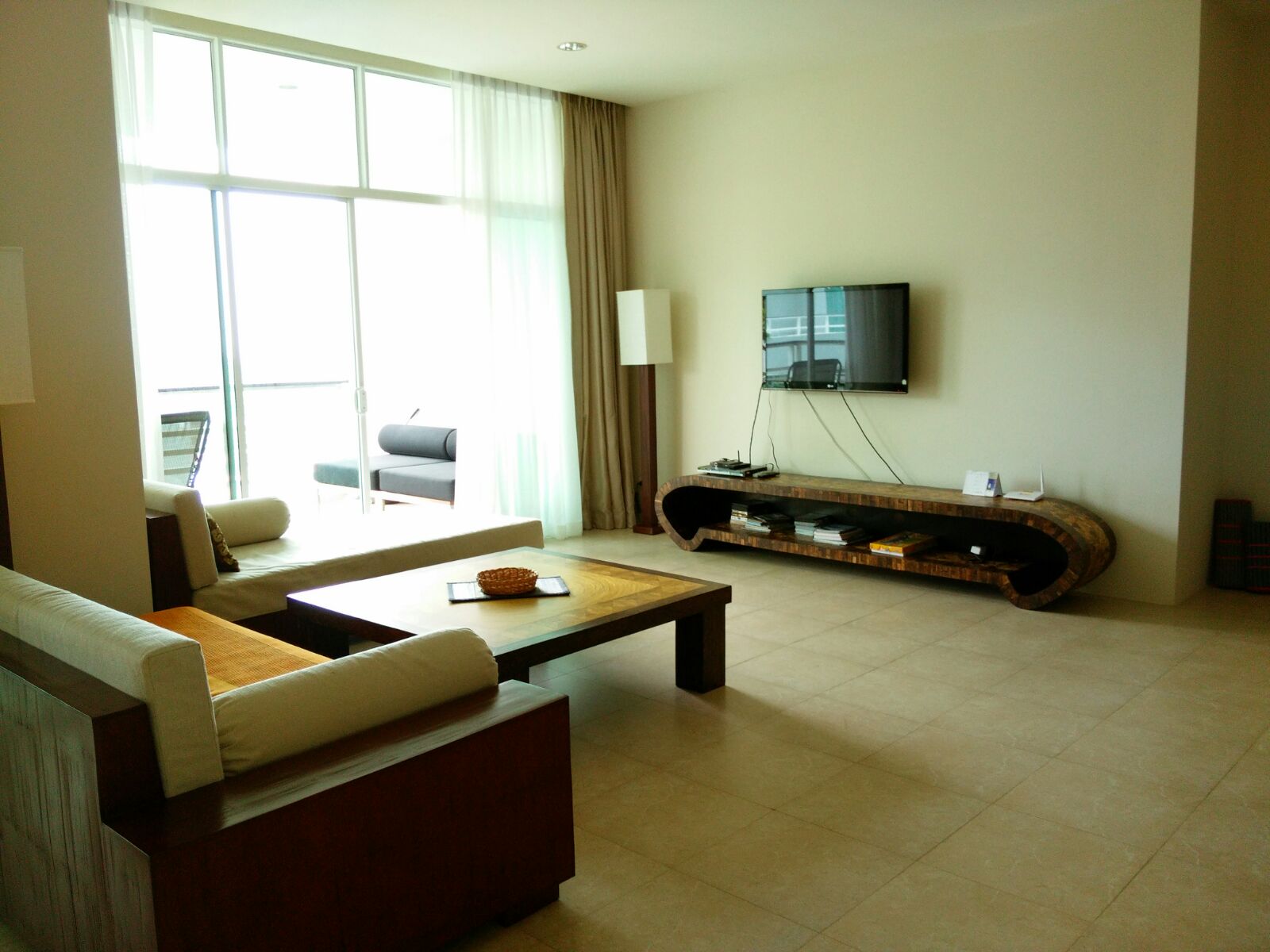 Великолепные апартаменты с 2 спальнями и с видом на море в проекте Карон Хилл, на пляже Карон