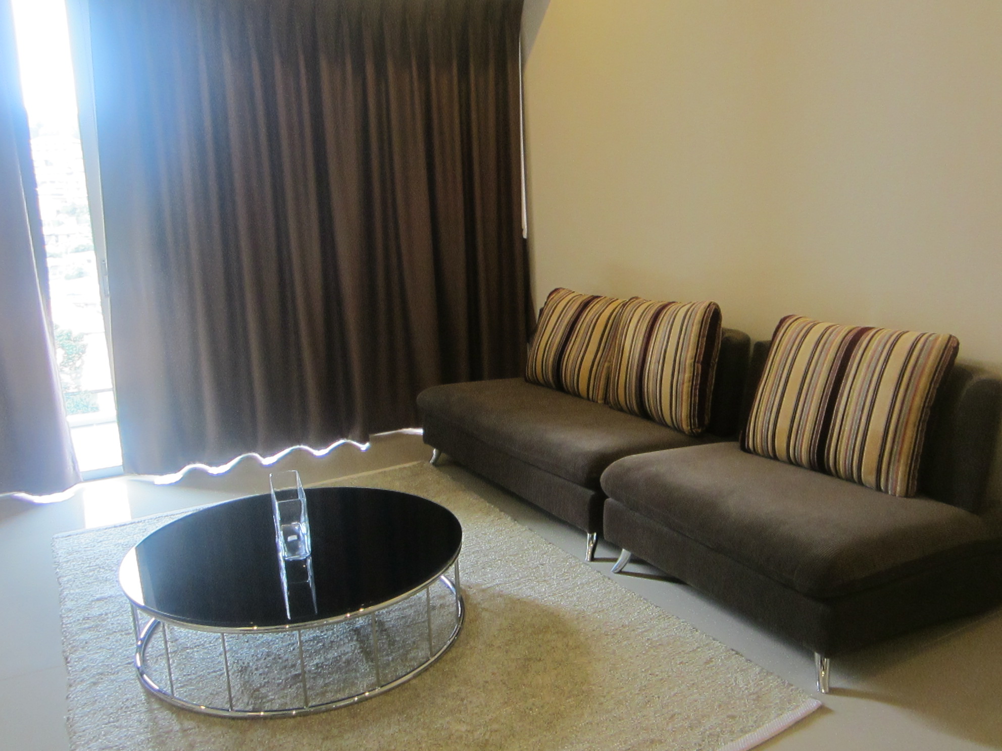 Превосходные апартаменты с 2 спальнями и с видом на бассейн в проекте Карон Чик, на пляже Карон