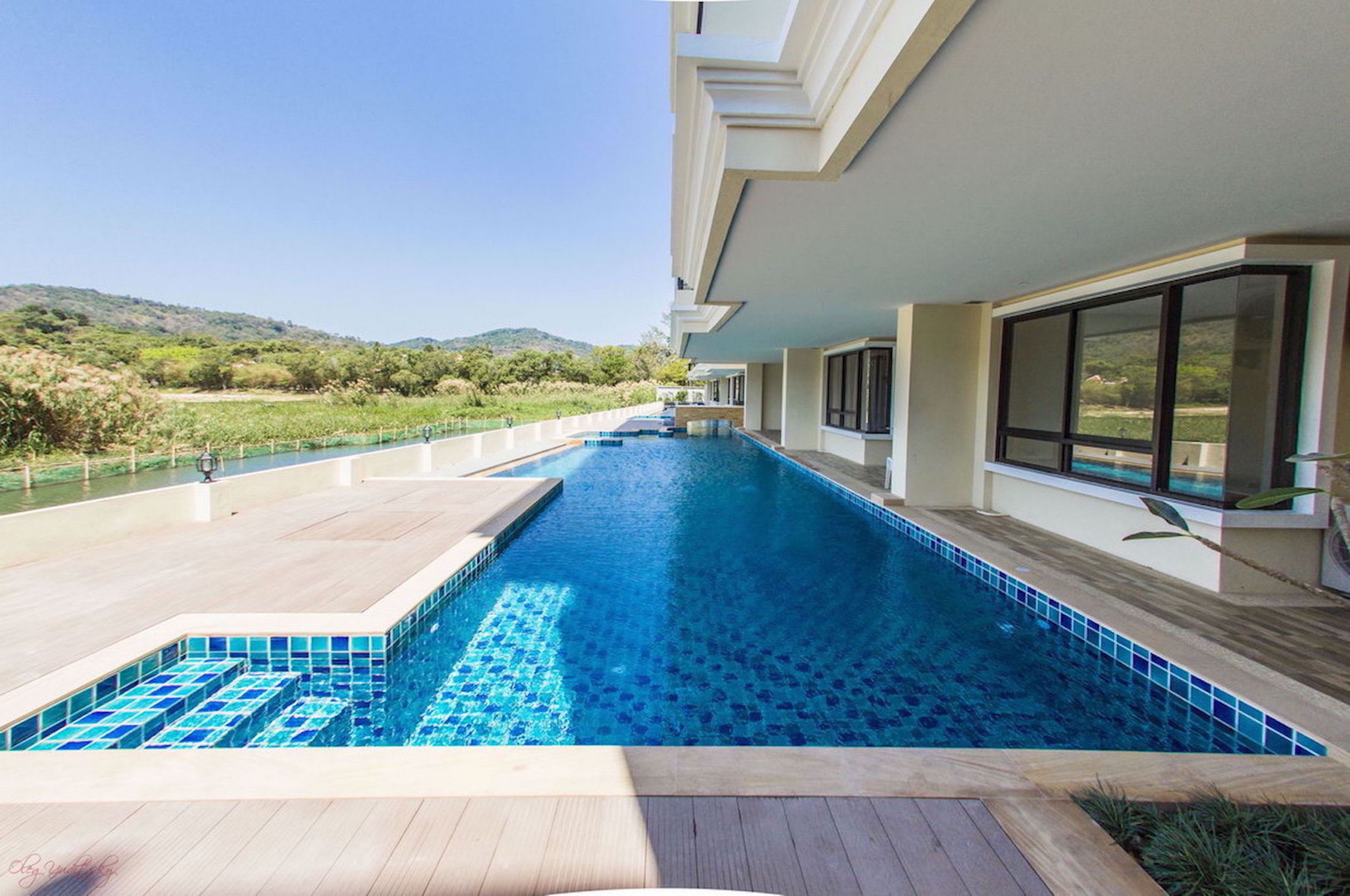 Прекрасные апартаменты с 2 спальнями и с видом на бассейн в проекте Лаго, на пляже Найхарн