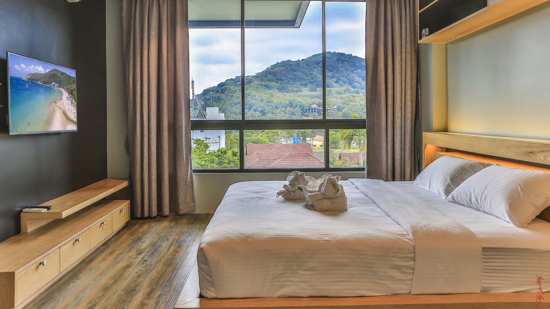 Превосходные апартаменты с 2 спальнями и с видом на горы в проекте Ре Лайф, на пляже Найхарн