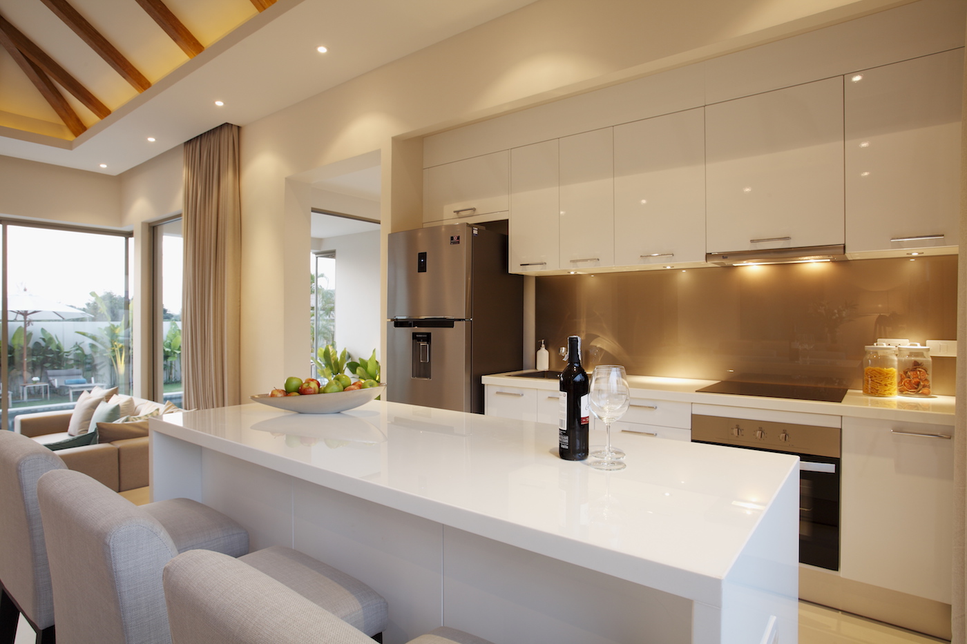 Cтильная вилла с 3 спальнями и с видом на бассейн в проекте Тричада, на пляже Бангтао/Лагуна