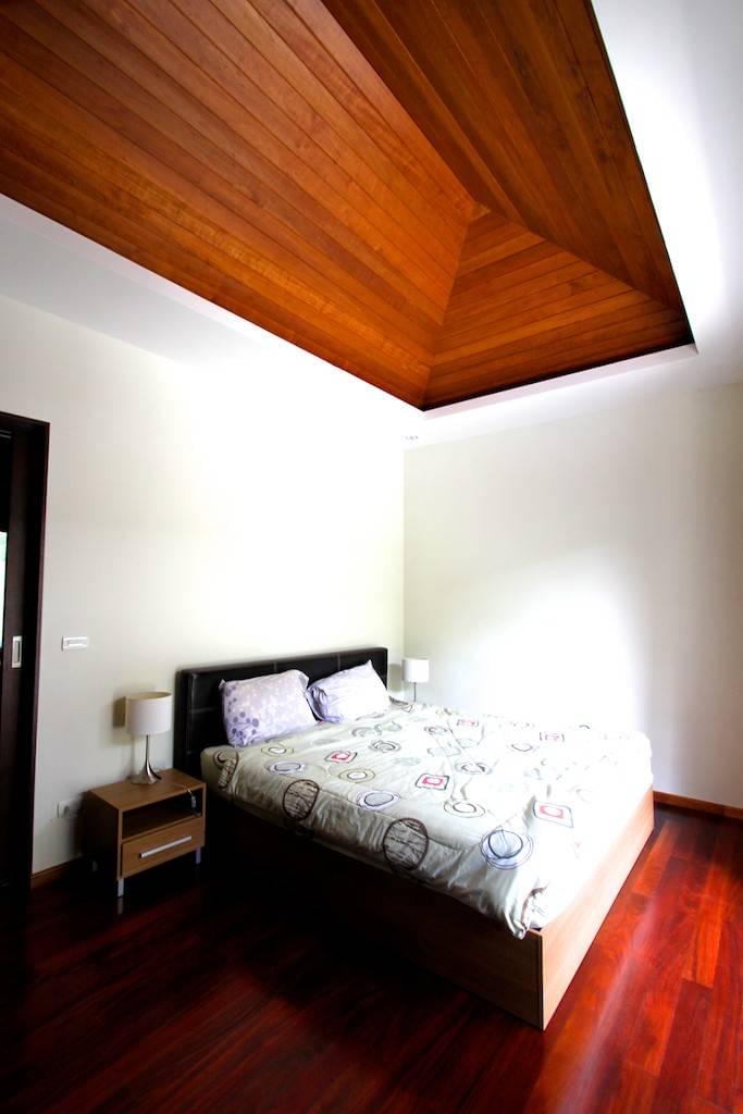 Удобная вилла с 3 спальнями и с видом на бассейн в проекте Равай Гранд Хаус, на пляже Равай