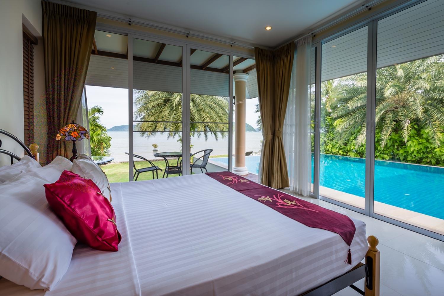 Прекрасная вилла с 3 спальнями и с видом на бассейн, не далеко от моря, на пляже Чалонг