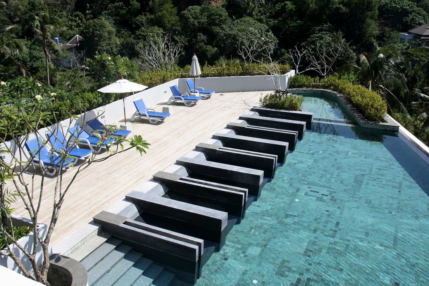 Сногсшибательные апартаменты с 1 спальней и с видом на бассейн в проекте Карон Хилл, на пляже Карон