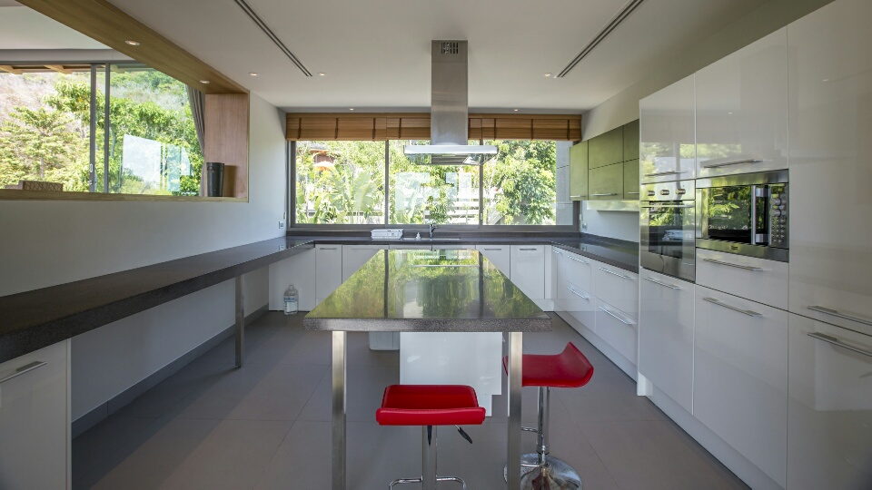 Cтильная вилла премиум класса с 5 спальнями и с видом на море в проекте Ля Колин, на пляже Лаян 