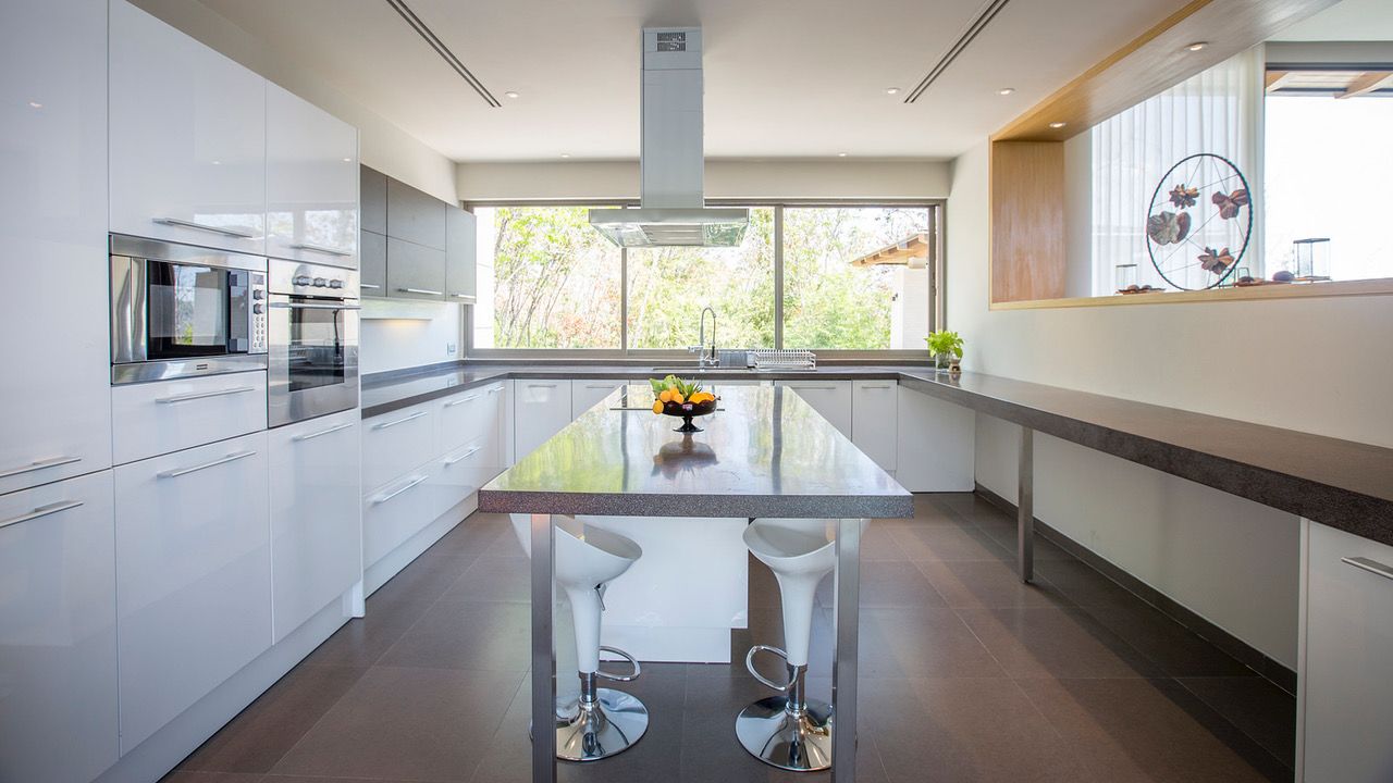 Прекрасная вилла премиум класса с 7 спальнями и с видом на море в проекте Ля Колин, на пляже Лаян 