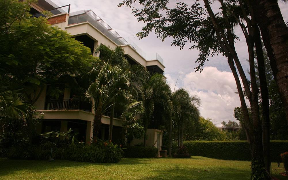 Шикарные апартаменты с 3 спальнями и с видом на сад, не далеко от моря в проекте Чом Таван, на пляже Бангтао/Лагуна (+ Видео обзор)