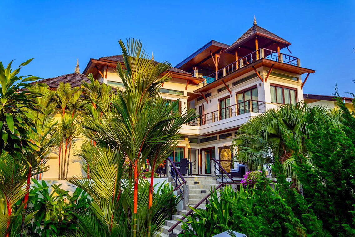 Великолепная вилла с 4 спальнями и с видом на море, на пляже Найхарн