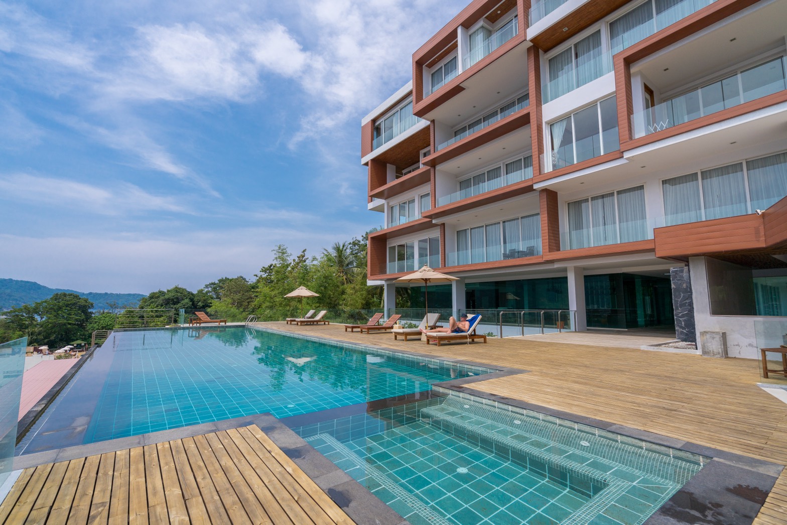 Прекрасные апартаменты с 2 спальнями и с видом на город в проекте Ку Концепт, на пляже Ката