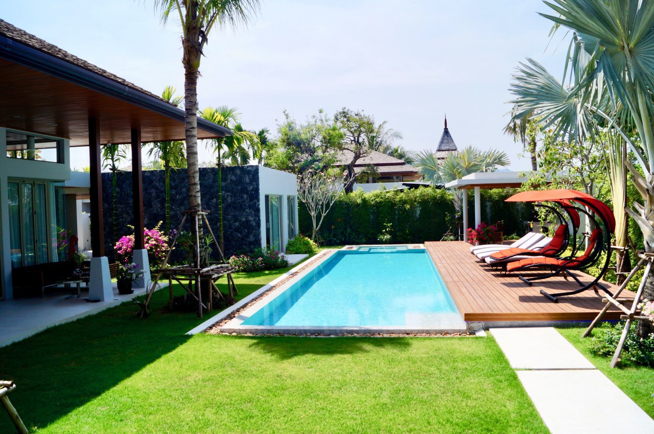 Cтильная вилла с 4 спальнями и с видом на бассейн в проекте Ботаника Лакшери, на пляже Бангтао/Лагуна