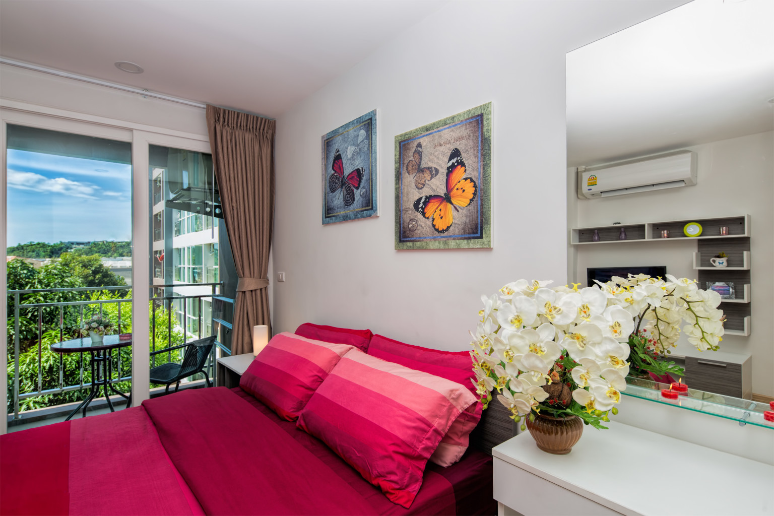 Потрясающие апартаменты студия и с видом на город в проекте Ката Озон, на пляже Ката