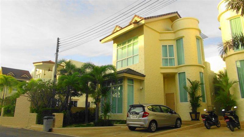 Удобная вилла с 3 спальнями и с видом на сад в проекте Мед Вилладж, на пляже Равай