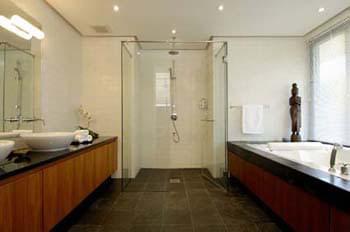 Комфортабельная вилла с 4 спальнями и с видом на бассейн в проекте Равай Виллас, на пляже Равай