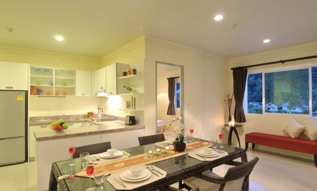 Шикарные апартаменты с 3 спальнями и с видом на город в проекте Роял Камала, на пляже Камала 