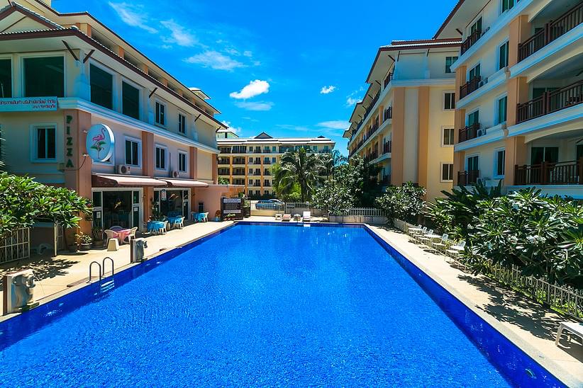 Потрясающие апартаменты с 2 спальнями и с видом на бассейн в проекте Палм Бриз, на пляже Найхарн