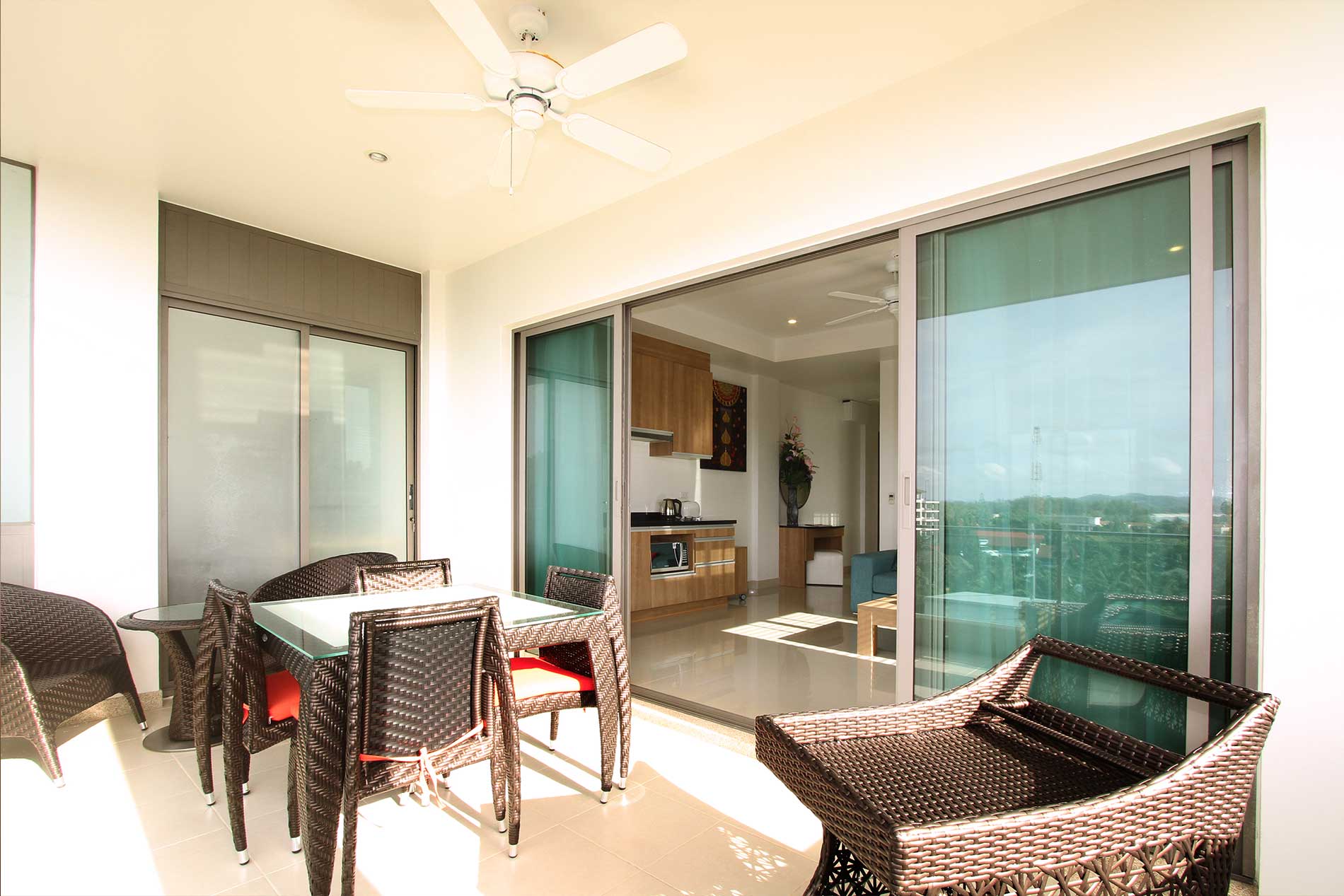 Великолепные апартаменты с 1 спальней и с видом на горы в проекте Сурин Сабай 2, на пляже Сурин