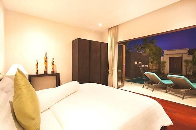 Шикарная вилла с 3 спальнями и с видом на бассейн в проекте Суксан, на пляже Равай