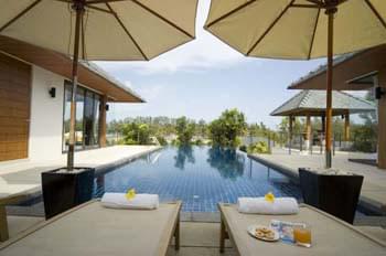 Комфортабельная вилла с 4 спальнями и с видом на бассейн в проекте Равай Виллас, на пляже Равай