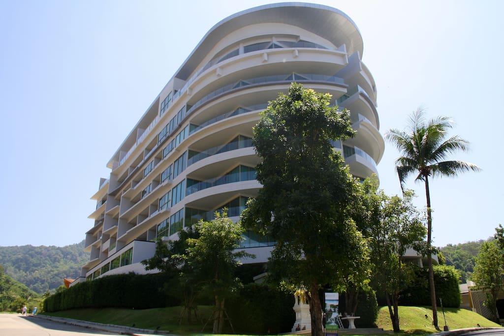 Сногсшибательные апартаменты с 1 спальней и с видом на бассейн в проекте Карон Хилл, на пляже Карон