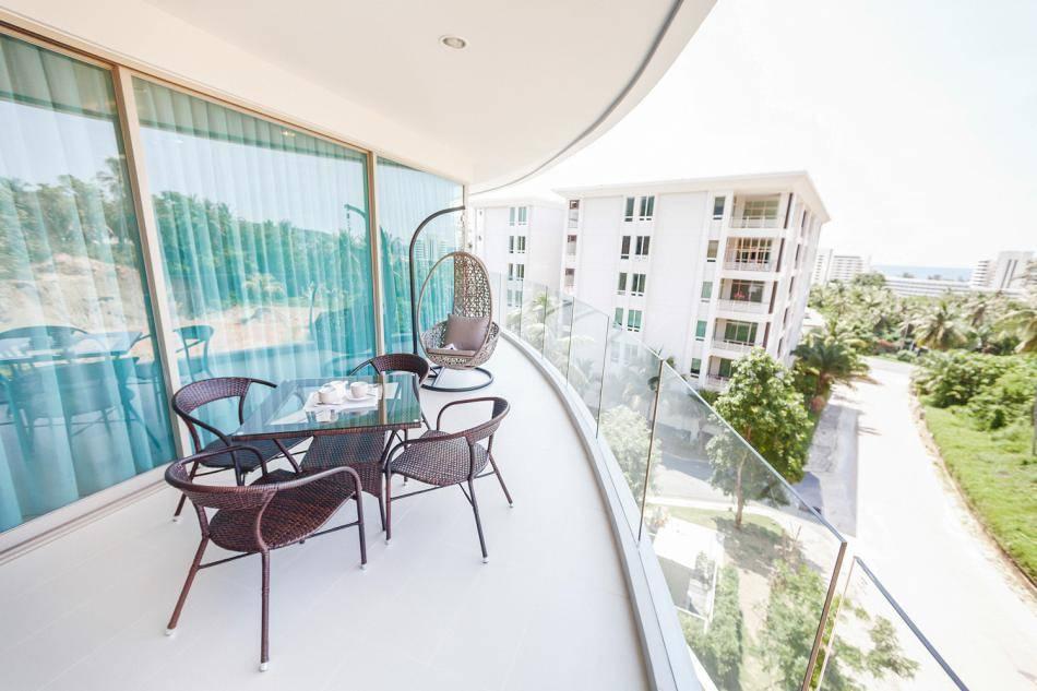 Сказочные апартаменты с 2 спальнями и с видом на бассейн в проекте Карон Хилл, на пляже Карон