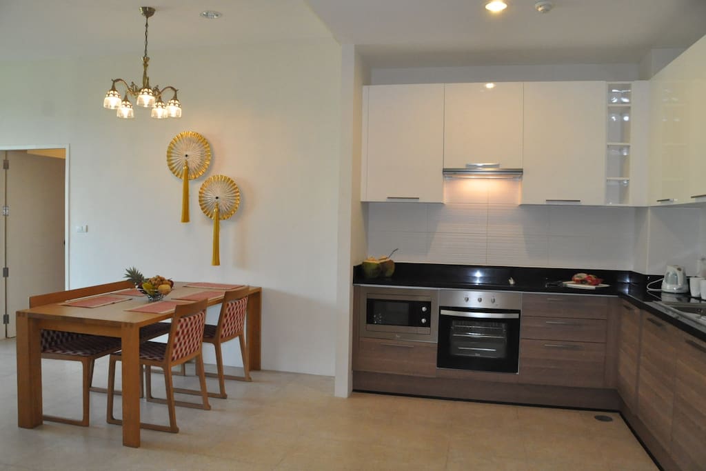 Cтильные апартаменты с 2 спальнями и с видом на море в проекте Карон Хилл, на пляже Карон