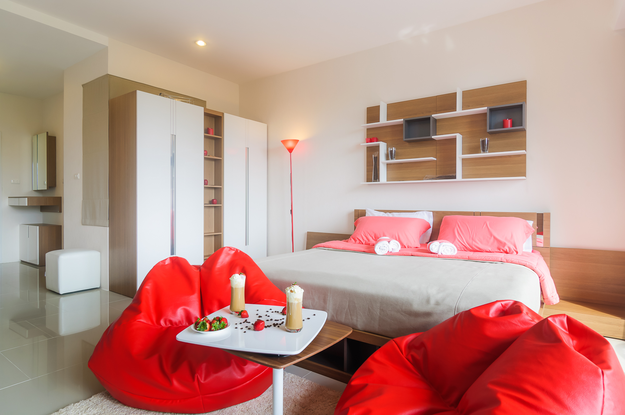 Удобные апартаменты с 1 спальней и с видом на бассейн в проекте Карон Чик, на пляже Карон