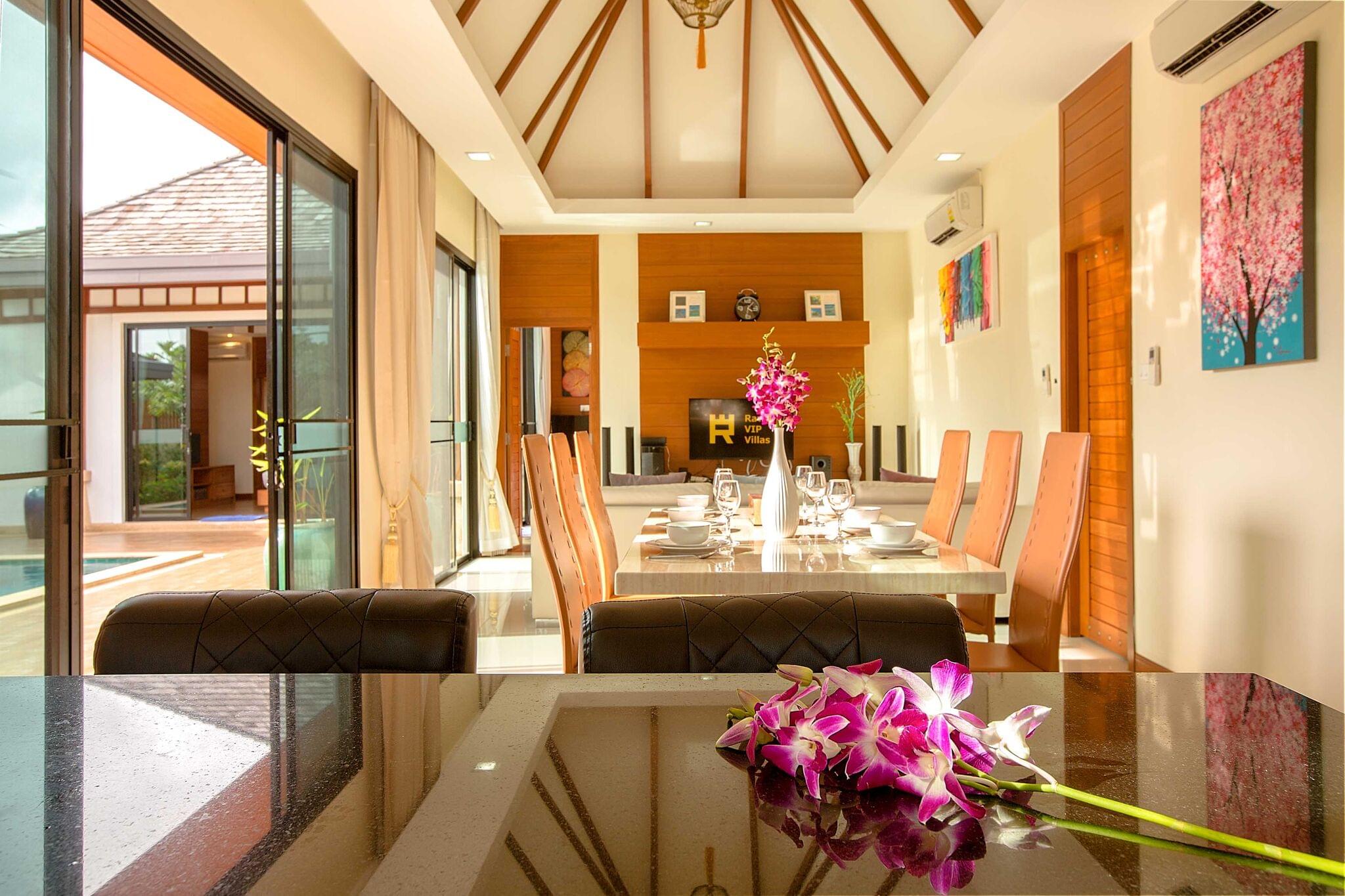 Модная вилла с 3 спальнями и с видом на бассейн в проекте Равай ВИП виллас, на пляже Равай