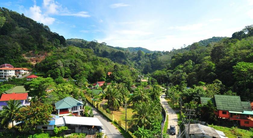 Восхитительные апартаменты с 2 спальнями и с видом на горы в проекте Роял Камала, на пляже Камала 