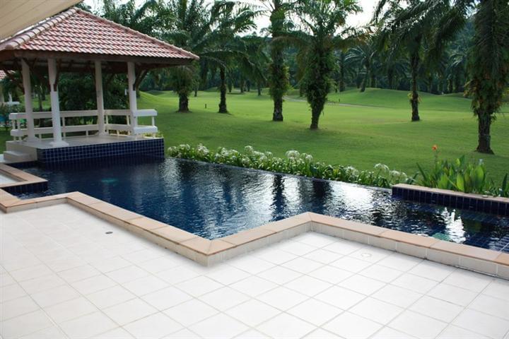 Роскошная вилла с 2 спальнями и с видом на бассейн в проекте Лох Палм, на пляже Кату