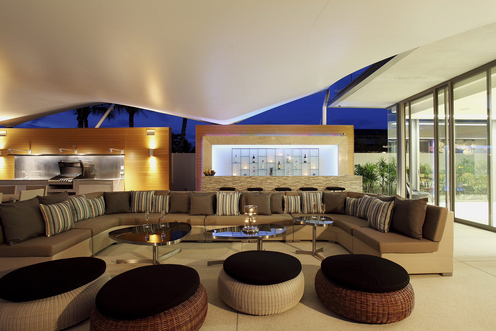 Роскошная вилла премиум класса с 7 спальнями и с видом на море в проекте Сава виллаc, на пляже Натай