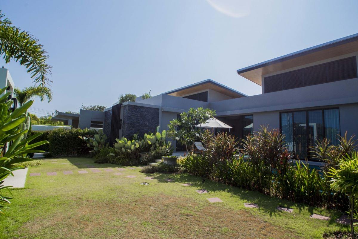 Модная вилла с 3 спальнями и с видом на бассейн в проекте Модерн Зен, на пляже Найхарн