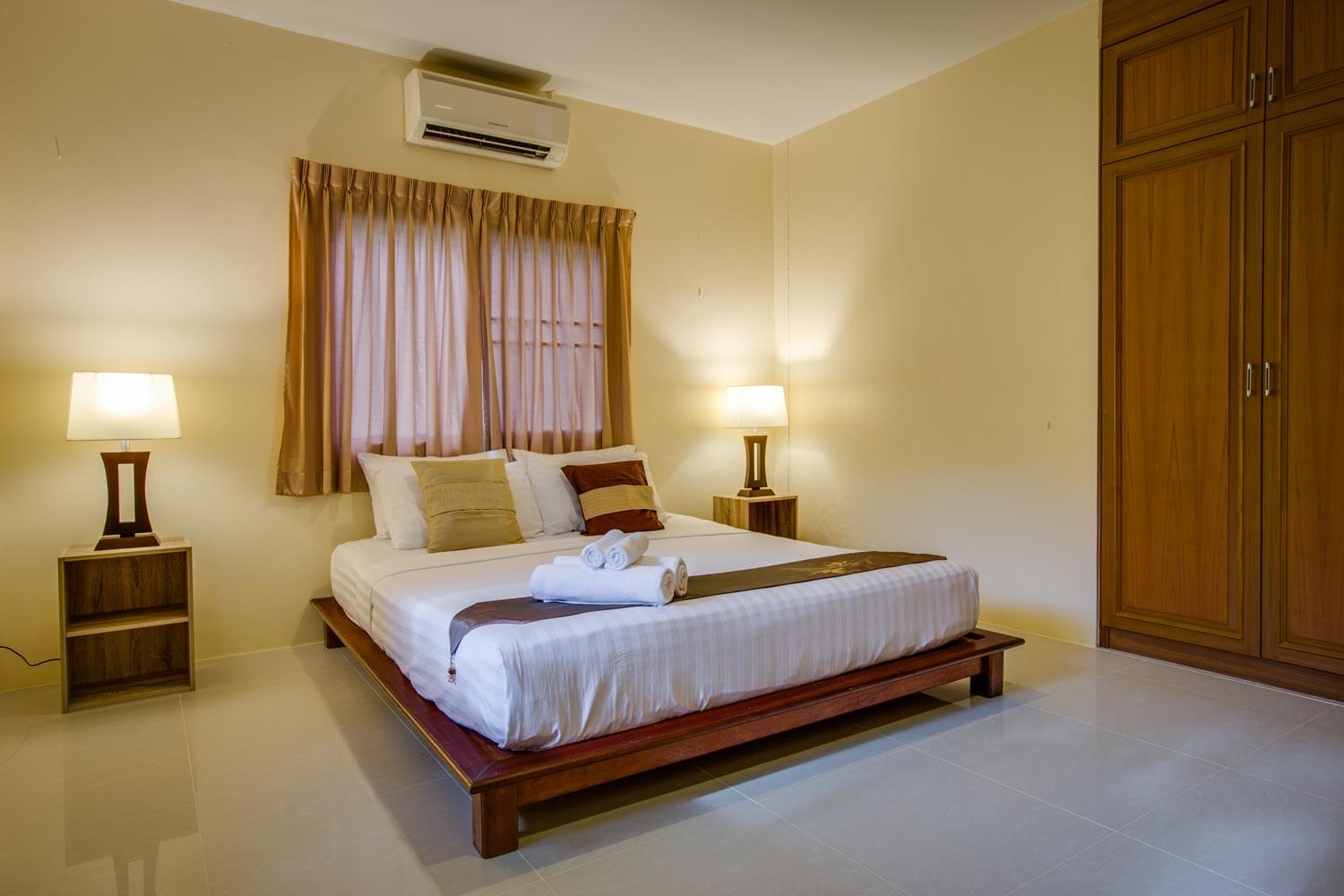 Роскошная вилла с 3 спальнями и с видом на сад, не далеко от моря, на пляже Чалонг