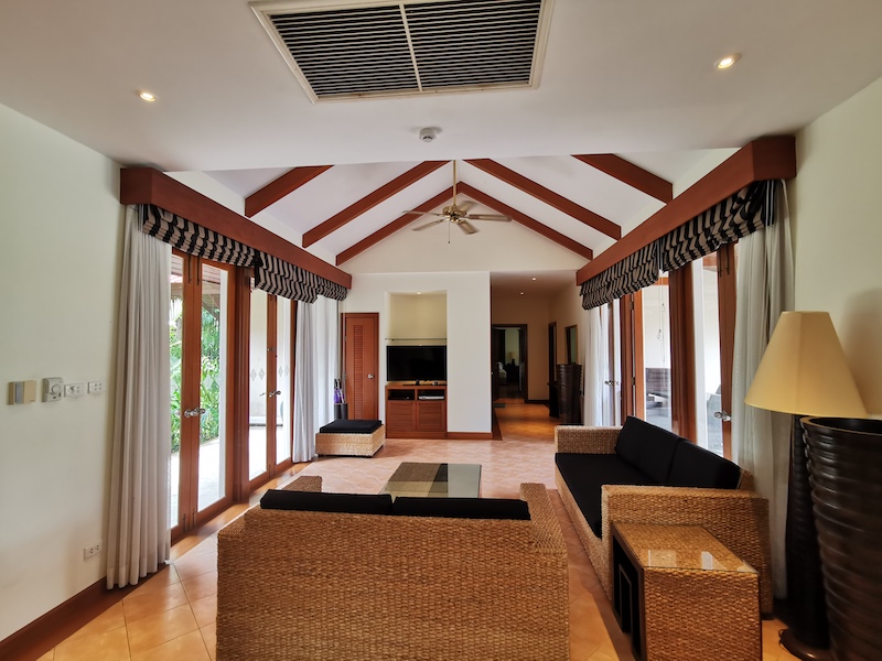 Сказочная вилла с 3 спальнями и с видом на бассейн в проекте Лагуна Хомс, на пляже Бангтао/Лагуна (+ Видео обзор)