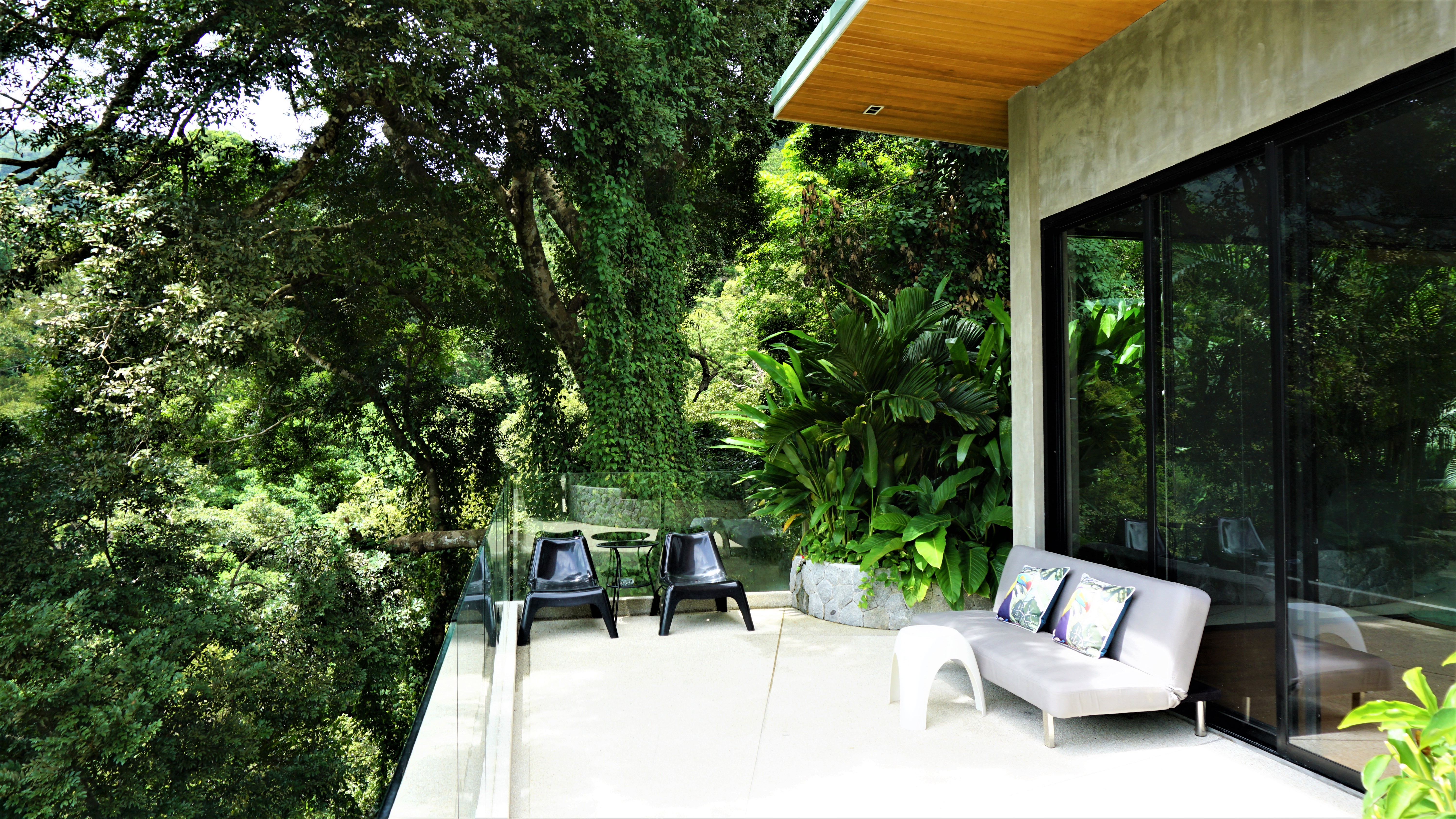 Сногсшибательные апартаменты с 2 спальнями и с видом на горы в проекте Зе Tрис резиденс, на пляже Камала 