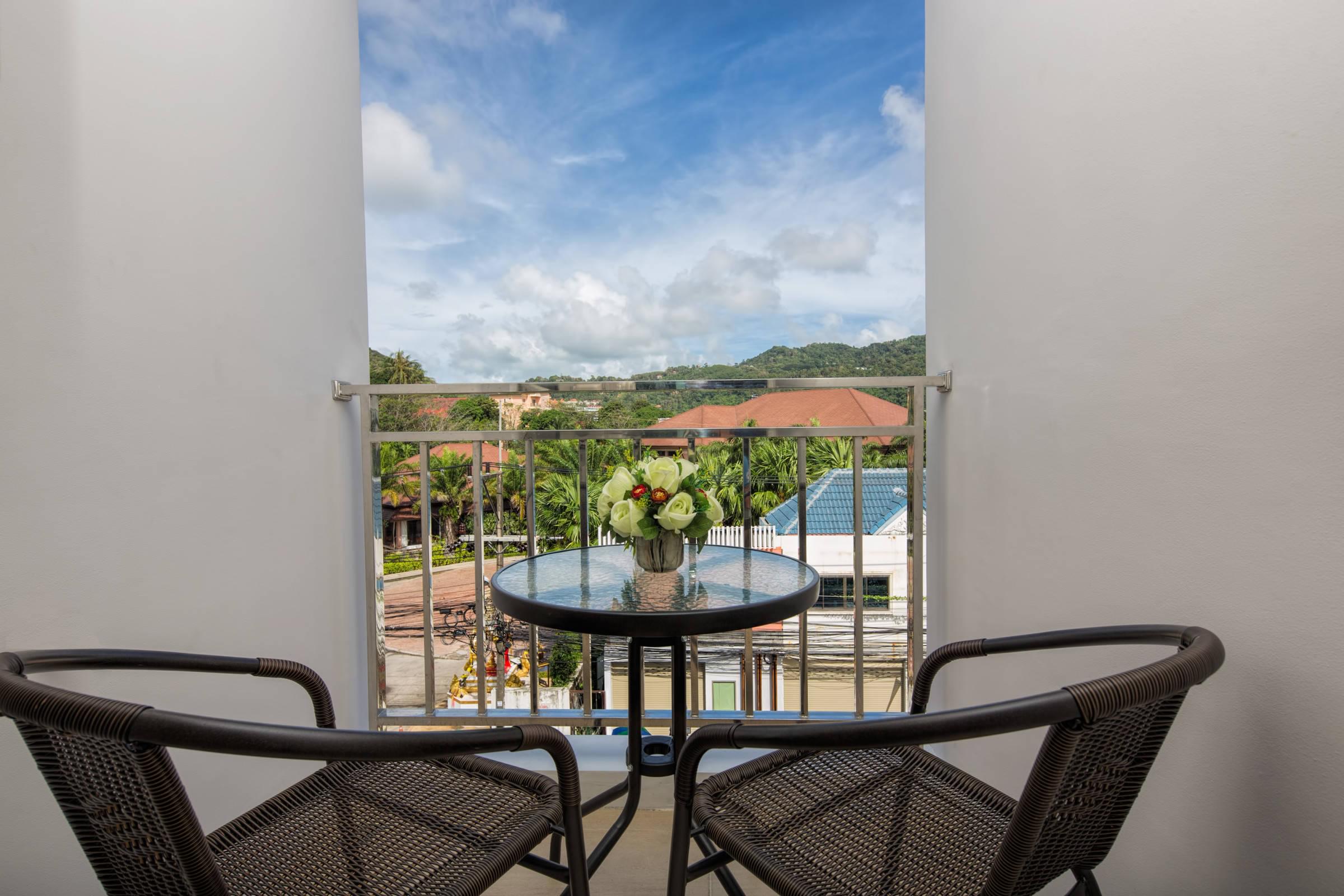 Восхитительные апартаменты с 1 спальней и с видом на город в проекте Ката Озон, на пляже Ката