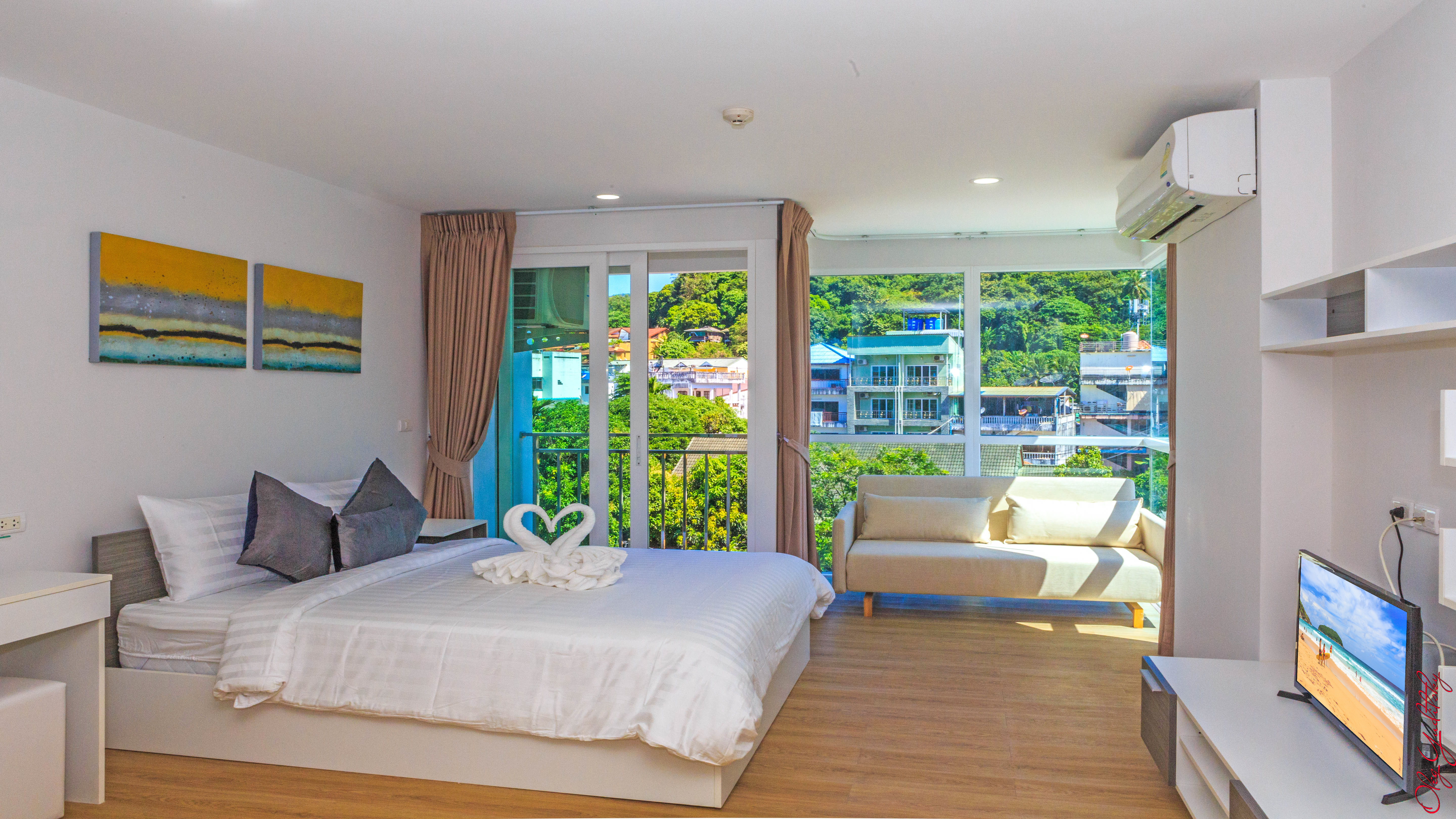 Модные апартаменты с 1 спальней и с видом на город в проекте Ката Озон, на пляже Ката